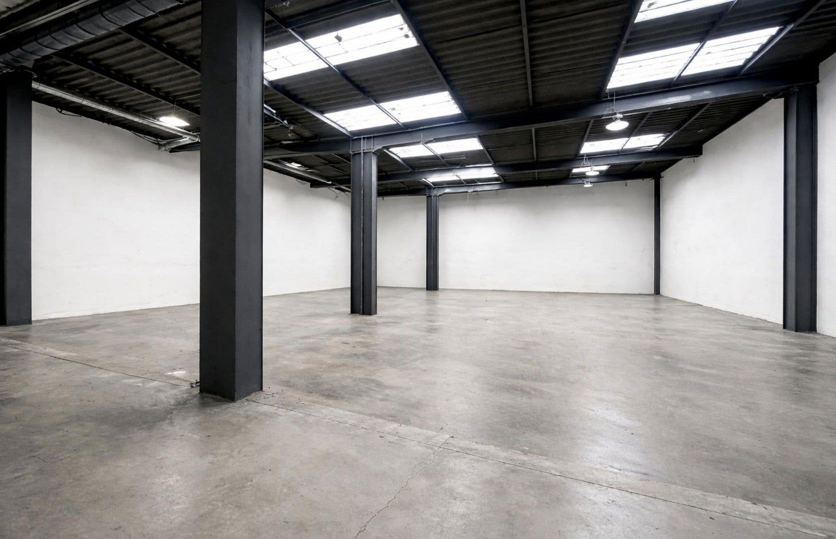 Prenájom nebytového priestoru 6.500 m², Weidhausen b.Coburg, Bavorsko Prenájom nebytového priestoru 6.500 m², Weidhausen b.Coburg, Bavorsko