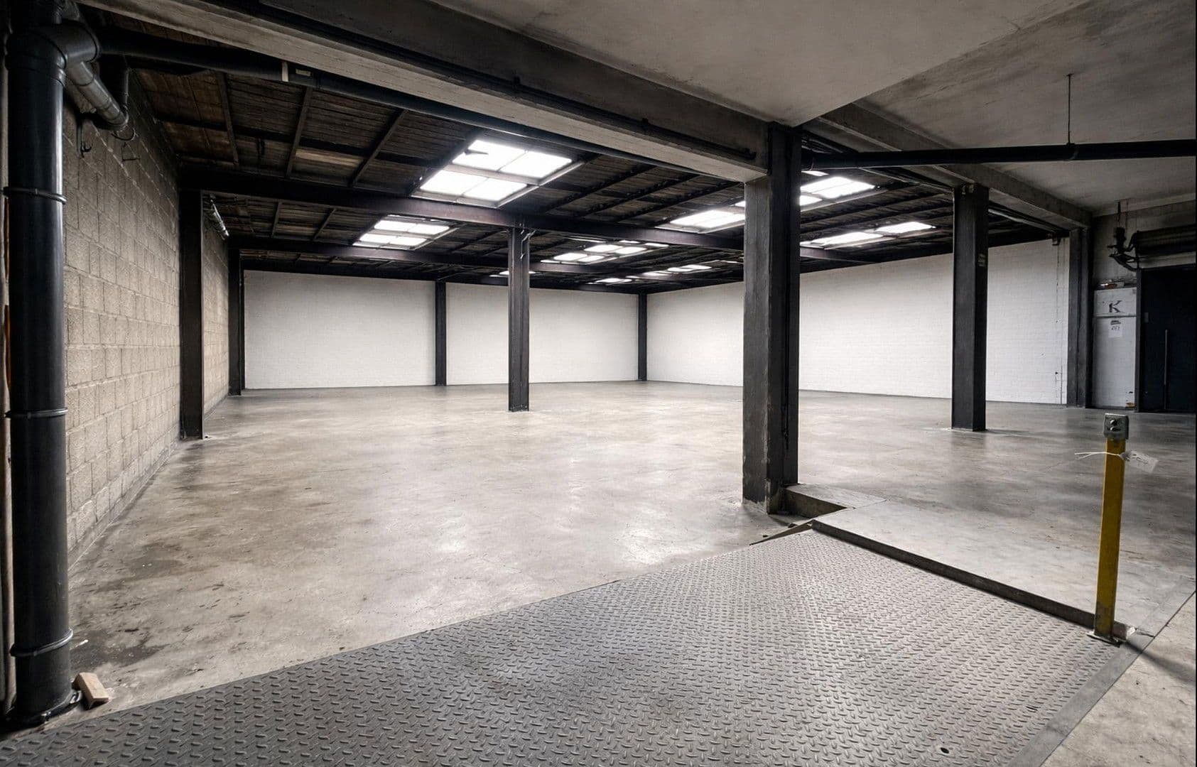 Prenájom nebytového priestoru 6.500 m², Weidhausen b.Coburg, Bavorsko Prenájom nebytového priestoru 6.500 m², Weidhausen b.Coburg, Bavorsko