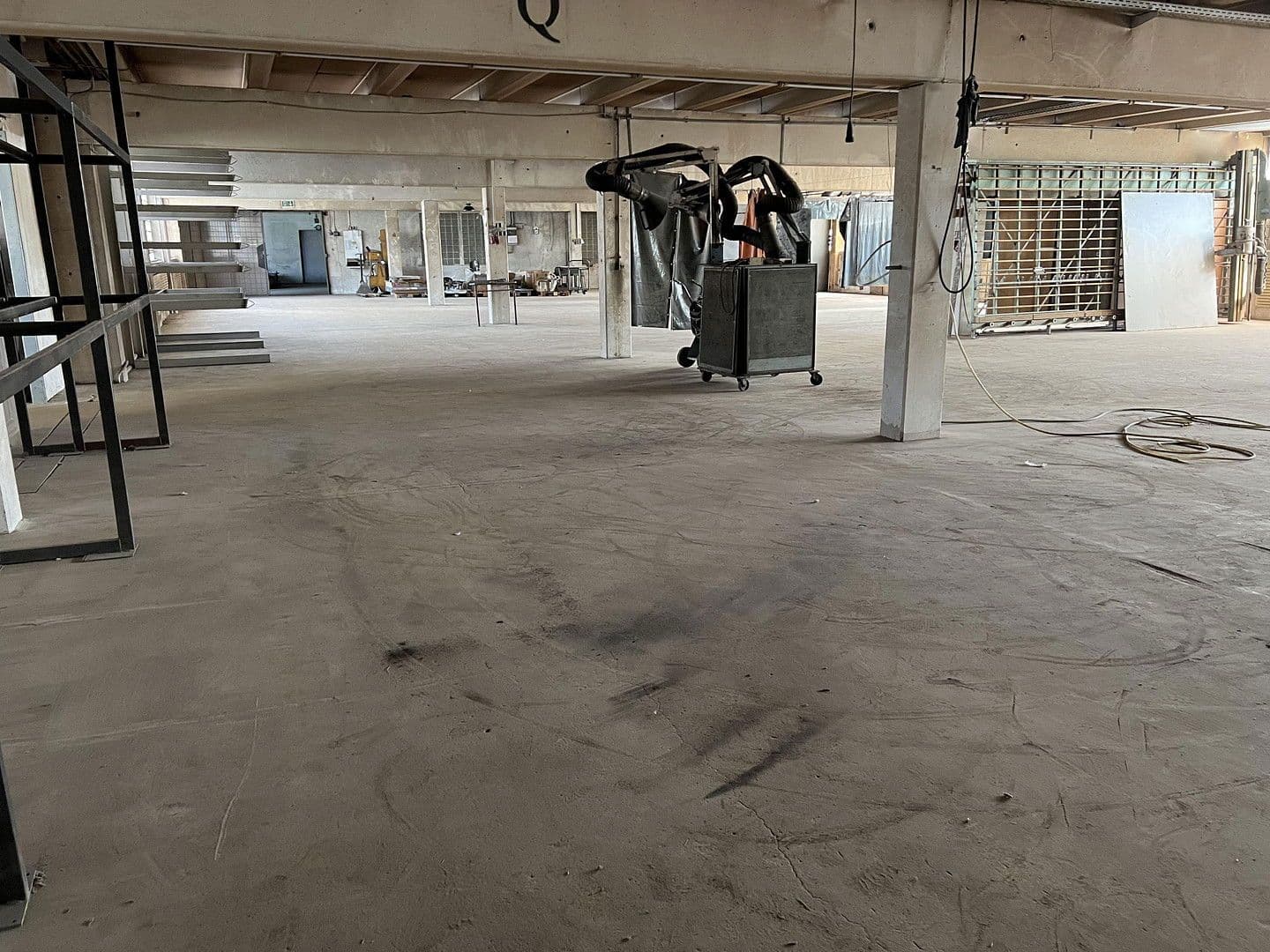 Prenájom nebytového priestoru 6.500 m², Weidhausen b.Coburg, Bavorsko Prenájom nebytového priestoru 6.500 m², Weidhausen b.Coburg, Bavorsko