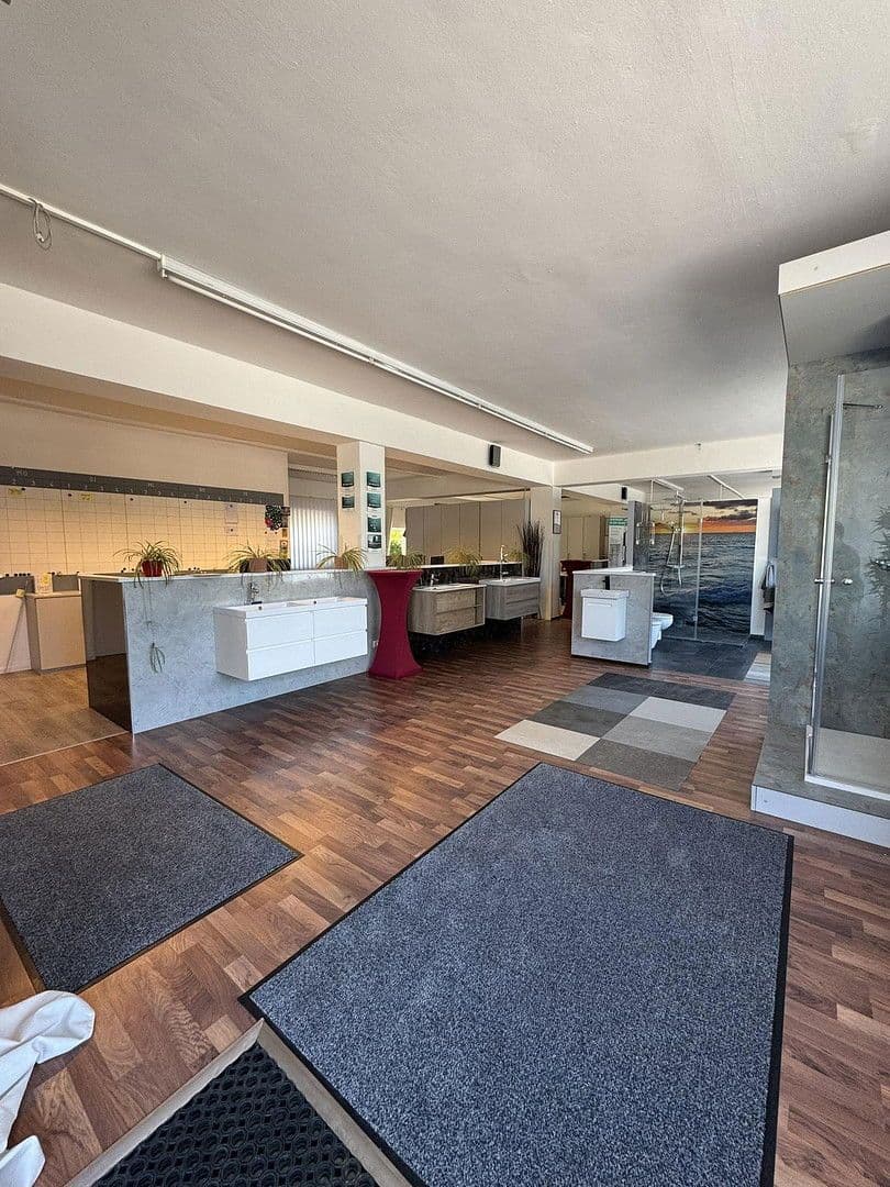 Prenájom nebytového priestoru 330 m², Putzbrunner Str. 116, Ottobrunn, Bavorsko Prenájom nebytového priestoru 330 m², Putzbrunner Str. 116, Ottobrunn, Bavorsko