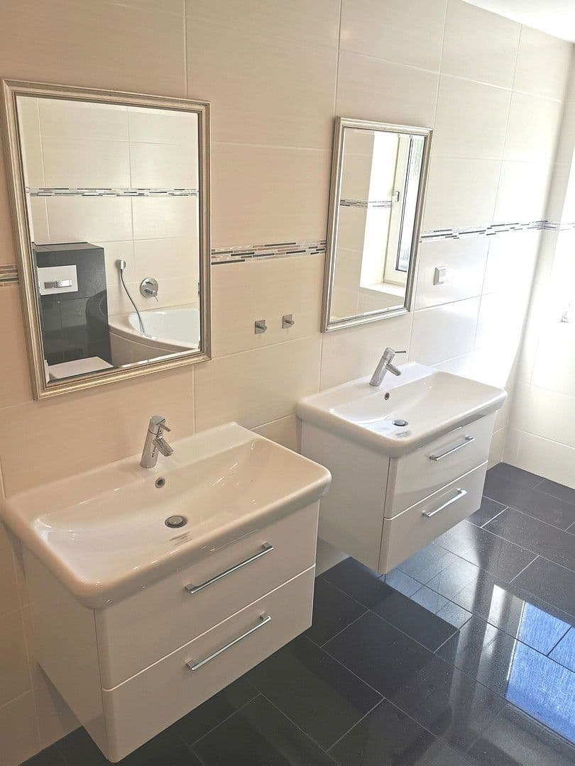 Predaj domu 350 m², pozemek 500 m², Garbsen, Dolné Sasko Predaj domu 350 m², pozemek 500 m², Garbsen, Dolné Sasko