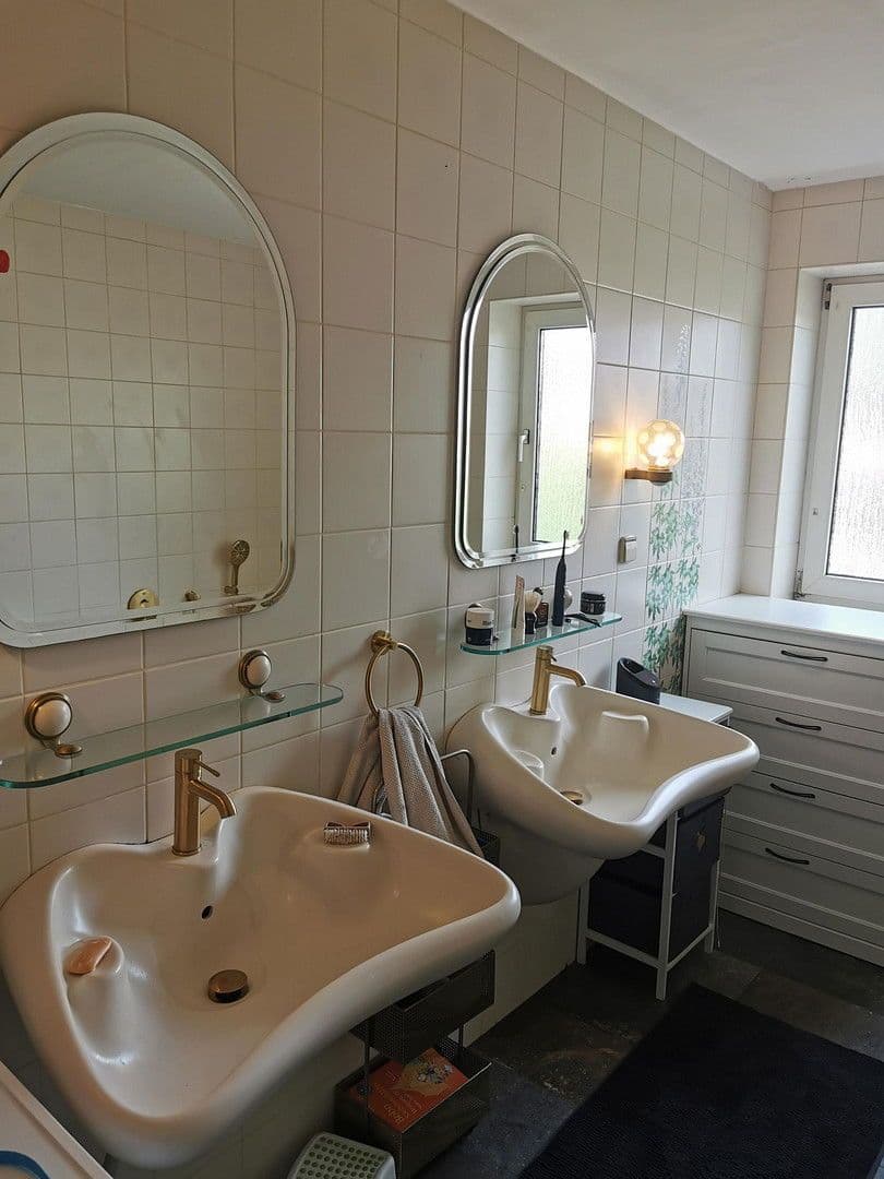 Predaj domu 350 m², pozemek 500 m², Garbsen, Dolné Sasko Predaj domu 350 m², pozemek 500 m², Garbsen, Dolné Sasko