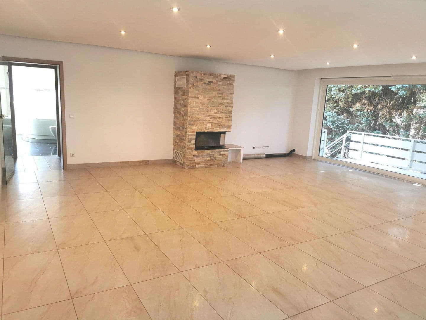 Predaj domu 350 m², pozemek 500 m², Garbsen, Dolné Sasko Predaj domu 350 m², pozemek 500 m², Garbsen, Dolné Sasko