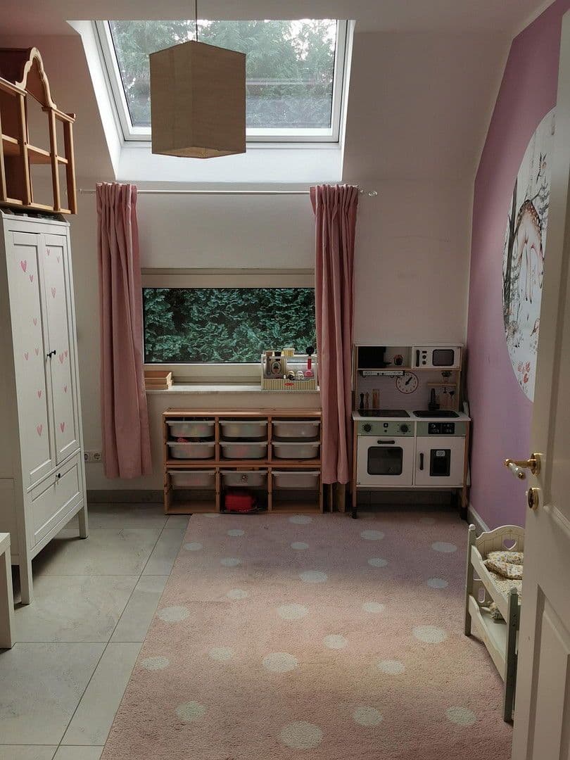 Predaj domu 350 m², pozemek 500 m², Garbsen, Dolné Sasko Predaj domu 350 m², pozemek 500 m², Garbsen, Dolné Sasko