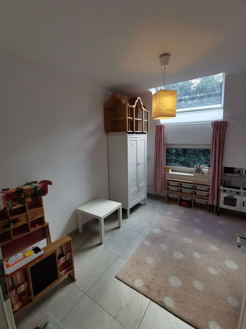 Predaj domu 350 m², pozemek 500 m², Garbsen, Dolné Sasko Predaj domu 350 m², pozemek 500 m², Garbsen, Dolné Sasko