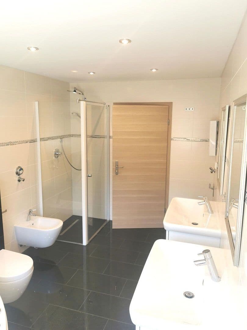 Predaj domu 350 m², pozemek 500 m², Garbsen, Dolné Sasko Predaj domu 350 m², pozemek 500 m², Garbsen, Dolné Sasko