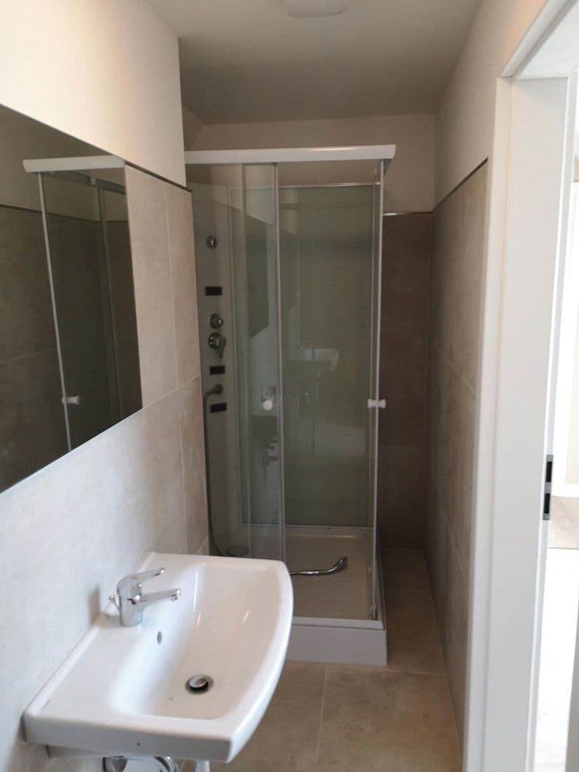 Prenájom bytu 5-izbový 125 m², Steinrader Damm 89, Lübeck, Šlezvicko-Holštajnsko Prenájom bytu 5-izbový 125 m², Steinrader Damm 89, Lübeck, Šlezvicko-Holštajnsko