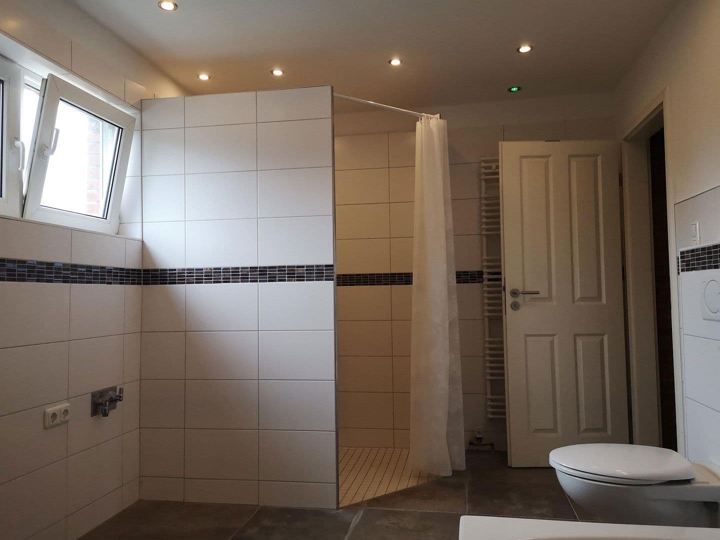 Prenájom bytu 5-izbový 125 m², Steinrader Damm 89, Lübeck, Šlezvicko-Holštajnsko Prenájom bytu 5-izbový 125 m², Steinrader Damm 89, Lübeck, Šlezvicko-Holštajnsko