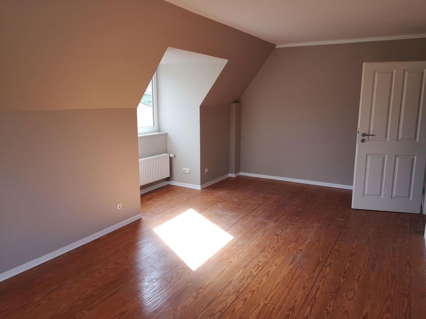 Prenájom bytu 5-izbový 125 m², Steinrader Damm 89, Lübeck, Šlezvicko-Holštajnsko Prenájom bytu 5-izbový 125 m², Steinrader Damm 89, Lübeck, Šlezvicko-Holštajnsko