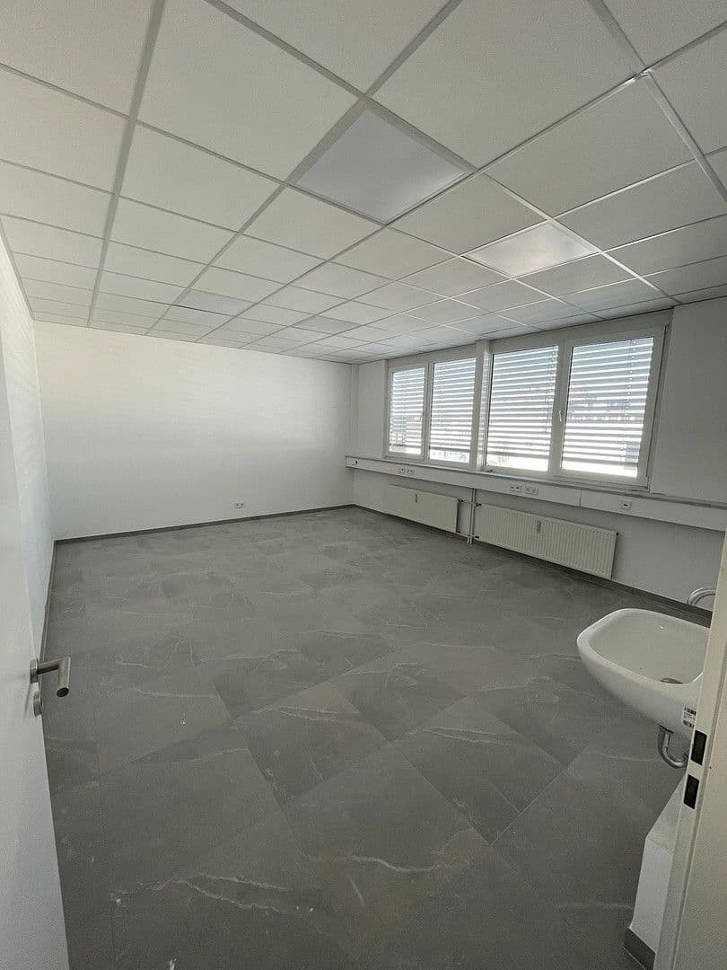 Prenájom kancelárie 395 m², Englmannstraße 2, München, Bavorsko Prenájom kancelárie 395 m², Englmannstraße 2, München, Bavorsko