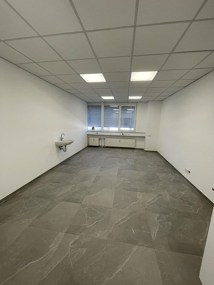 Prenájom kancelárie 395 m², Englmannstraße 2, München, Bavorsko Prenájom kancelárie 395 m², Englmannstraße 2, München, Bavorsko