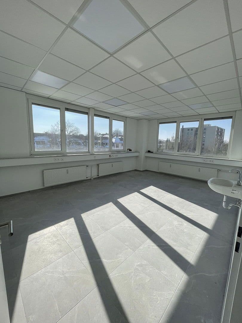 Prenájom kancelárie 395 m², Englmannstraße 2, München, Bavorsko Prenájom kancelárie 395 m², Englmannstraße 2, München, Bavorsko