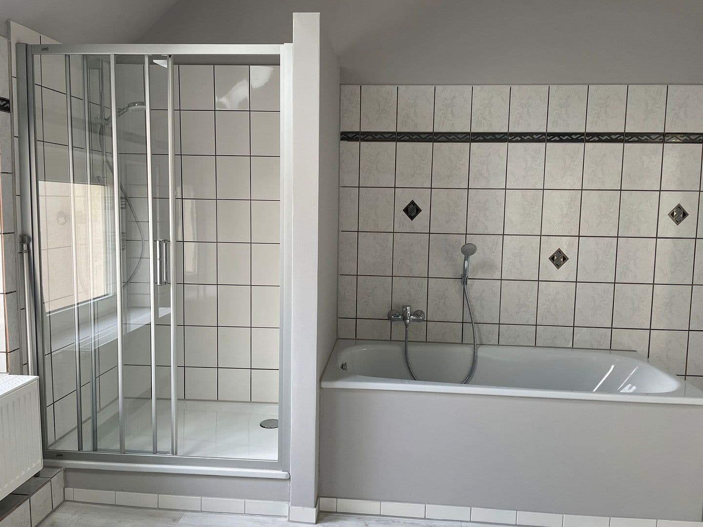 Prenájom bytu 3-izbový 75 m², Wuppertal Vohwinkel, Severné Porýnie - Westfálsko Prenájom bytu 3-izbový 75 m², Wuppertal Vohwinkel, Severné Porýnie - Westfálsko