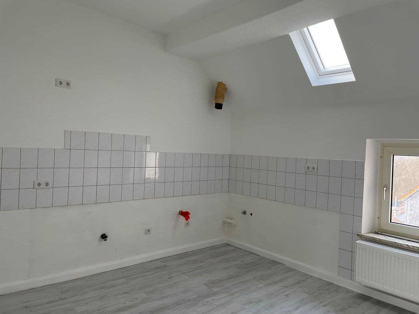 Prenájom bytu 3-izbový 75 m², Wuppertal Vohwinkel, Severné Porýnie - Westfálsko Prenájom bytu 3-izbový 75 m², Wuppertal Vohwinkel, Severné Porýnie - Westfálsko