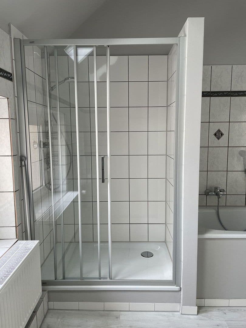 Prenájom bytu 3-izbový 75 m², Wuppertal Vohwinkel, Severné Porýnie - Westfálsko Prenájom bytu 3-izbový 75 m², Wuppertal Vohwinkel, Severné Porýnie - Westfálsko