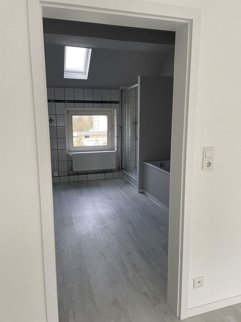 Prenájom bytu 3-izbový 75 m², Wuppertal Vohwinkel, Severné Porýnie - Westfálsko Prenájom bytu 3-izbový 75 m², Wuppertal Vohwinkel, Severné Porýnie - Westfálsko