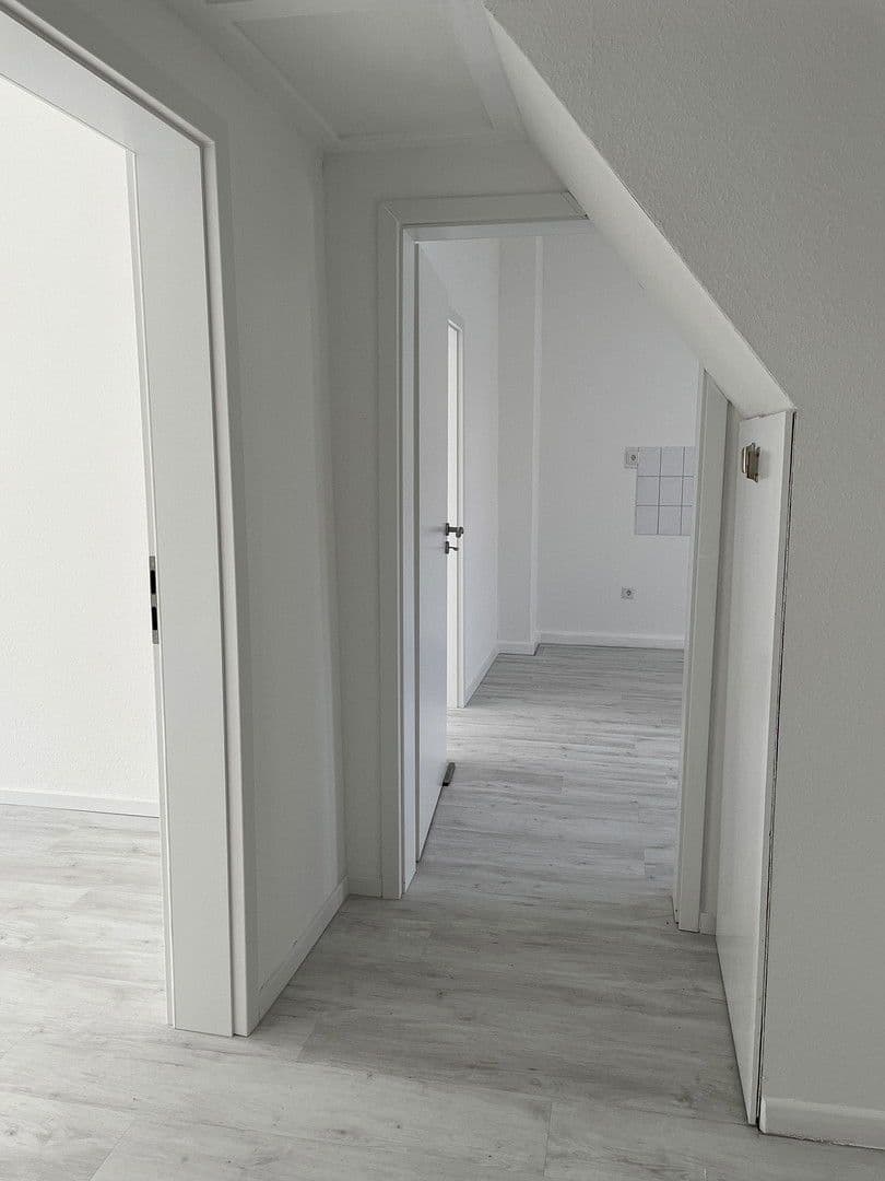 Prenájom bytu 3-izbový 75 m², Wuppertal Vohwinkel, Severné Porýnie - Westfálsko Prenájom bytu 3-izbový 75 m², Wuppertal Vohwinkel, Severné Porýnie - Westfálsko