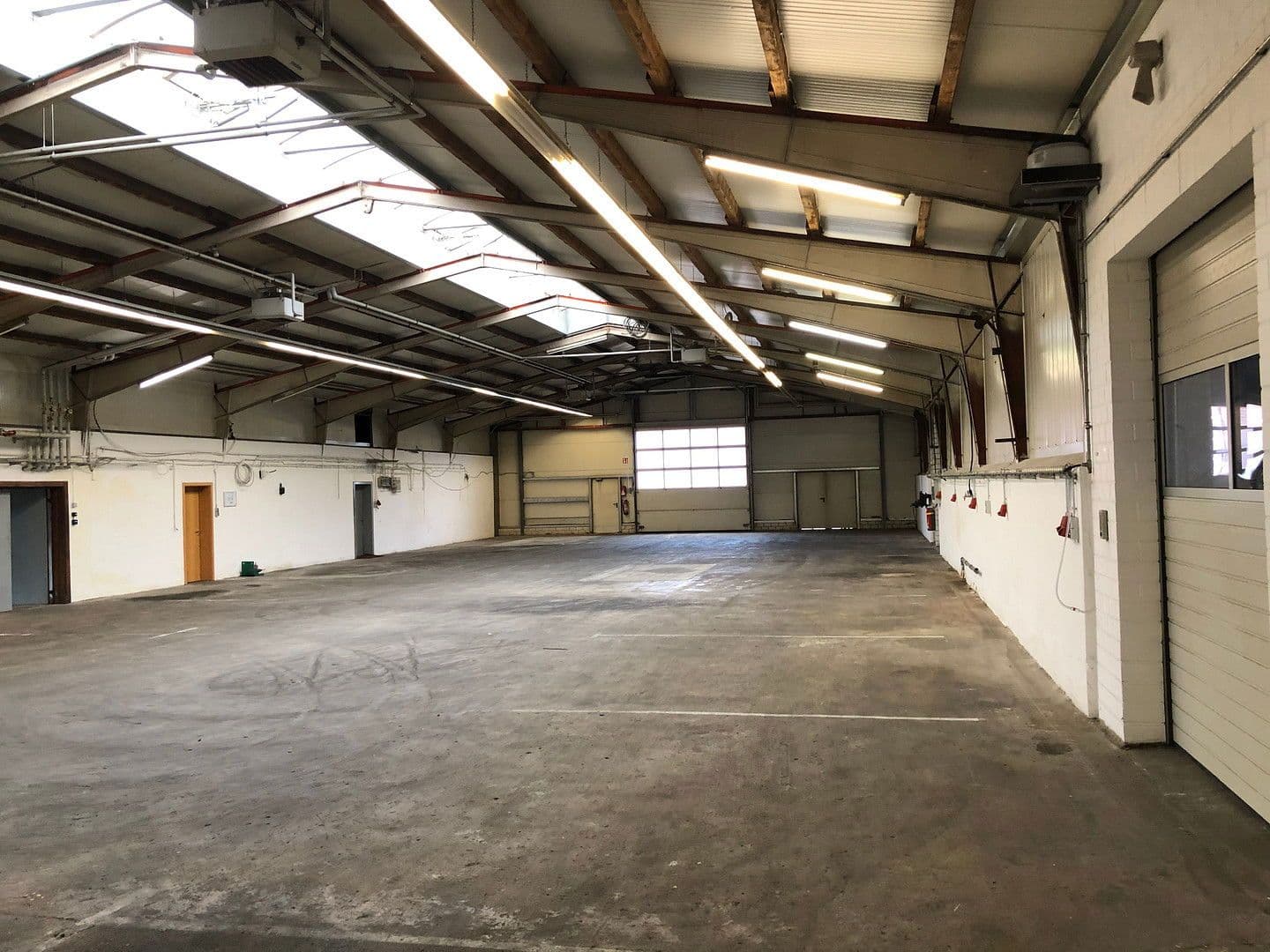 Prenájom nebytového priestoru 1.700 m², Wöstendöllen 24, Visbek, Dolné Sasko Prenájom nebytového priestoru 1.700 m², Wöstendöllen 24, Visbek, Dolné Sasko