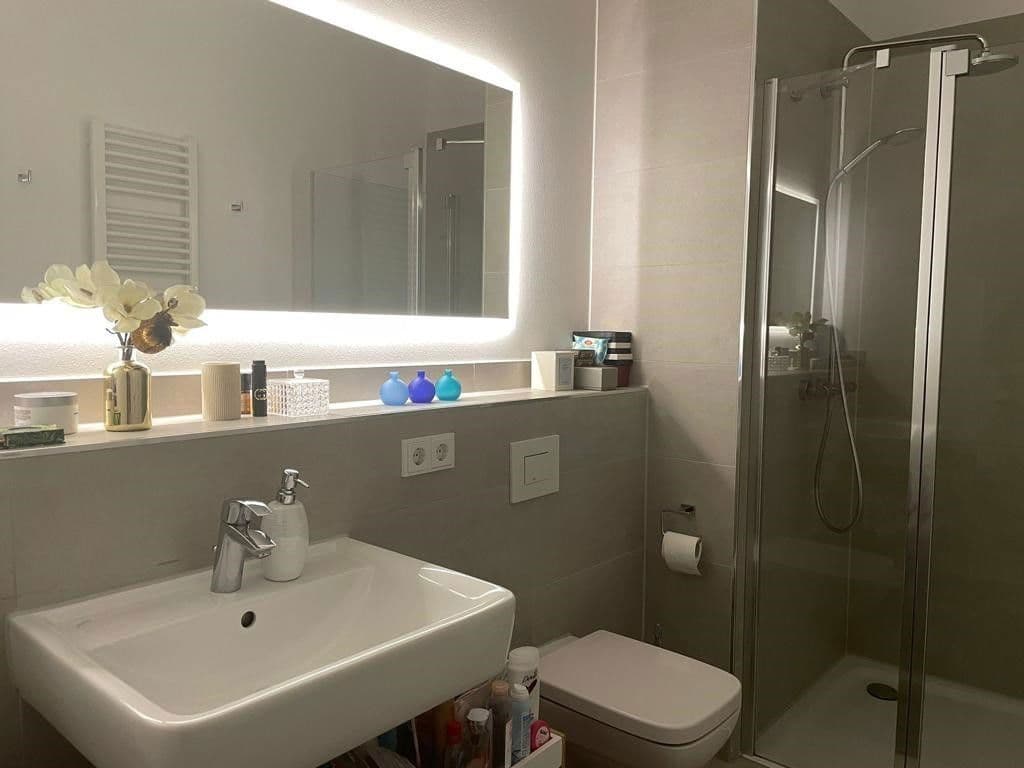 Prenájom bytu 2-izbový 50 m², Frankfurt, Hesensko Prenájom bytu 2-izbový 50 m², Frankfurt, Hesensko