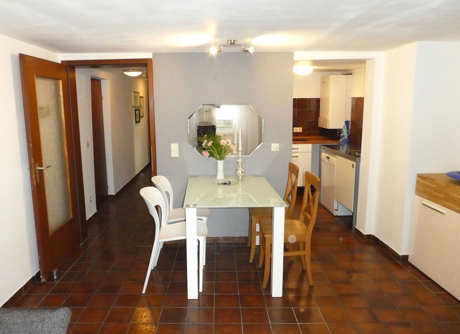 Prenájom bytu 2-izbový 50 m², Esslingen am Neckar, Bádensko-Wurttembersko Prenájom bytu 2-izbový 50 m², Esslingen am Neckar, Bádensko-Wurttembersko