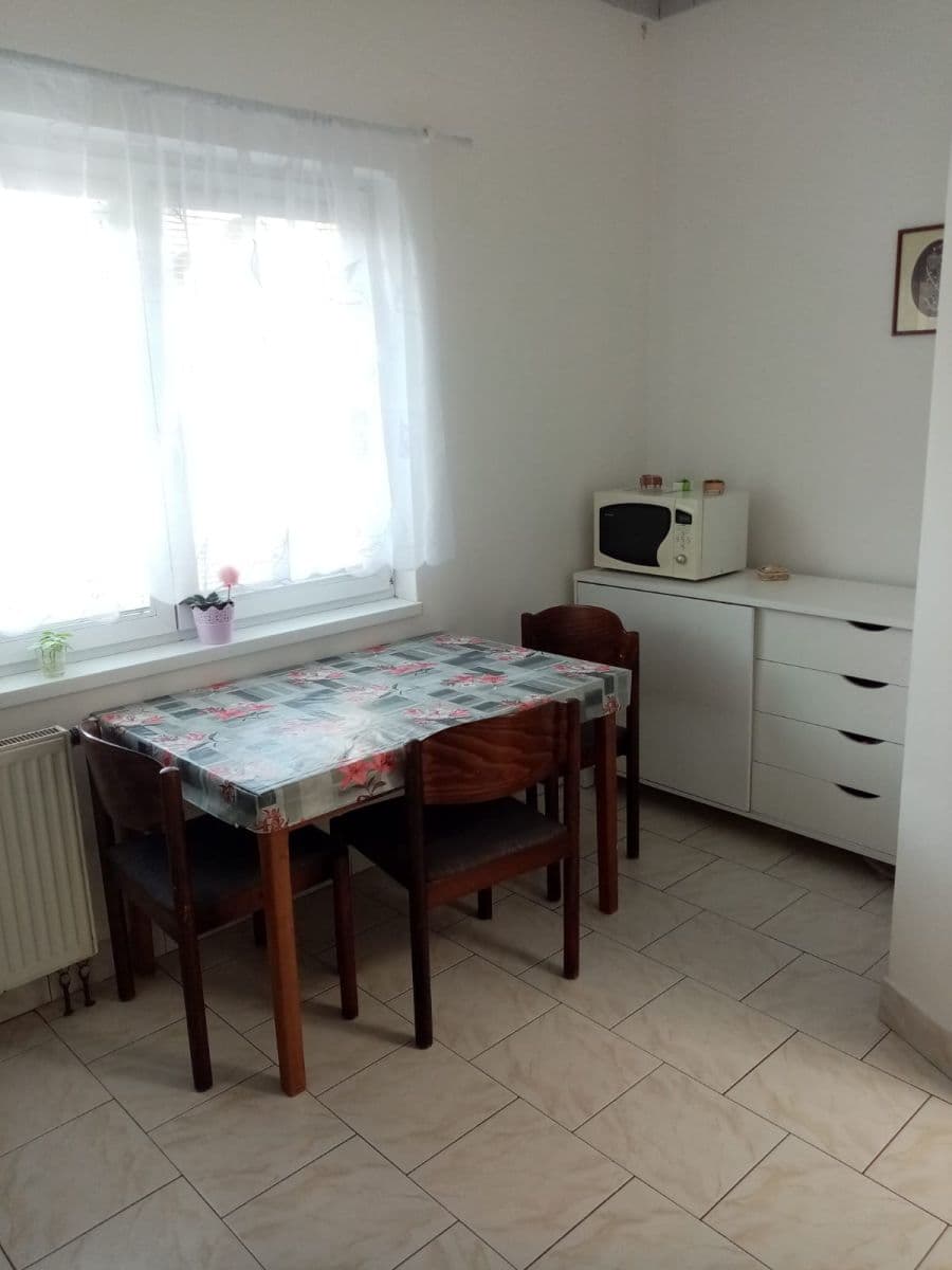 Prenájom bytu 1-izbový 56 m², Skuhrov nad Bělou, Královéhradecký kraj Prenájom bytu 1-izbový 56 m², Skuhrov nad Bělou, Královéhradecký kraj