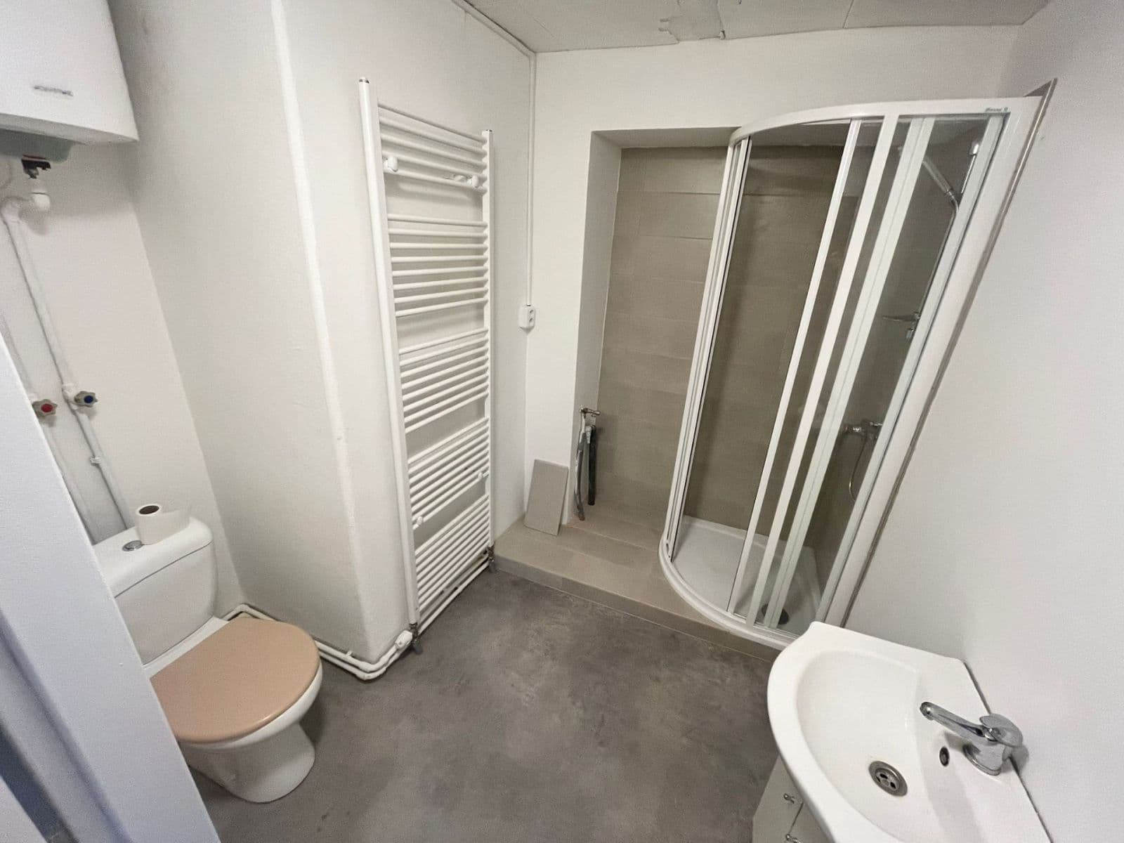 Prenájom bytu 1-izbový 40 m², Zálezlice, Středočeský kraj Prenájom bytu 1-izbový 40 m², Zálezlice, Středočeský kraj