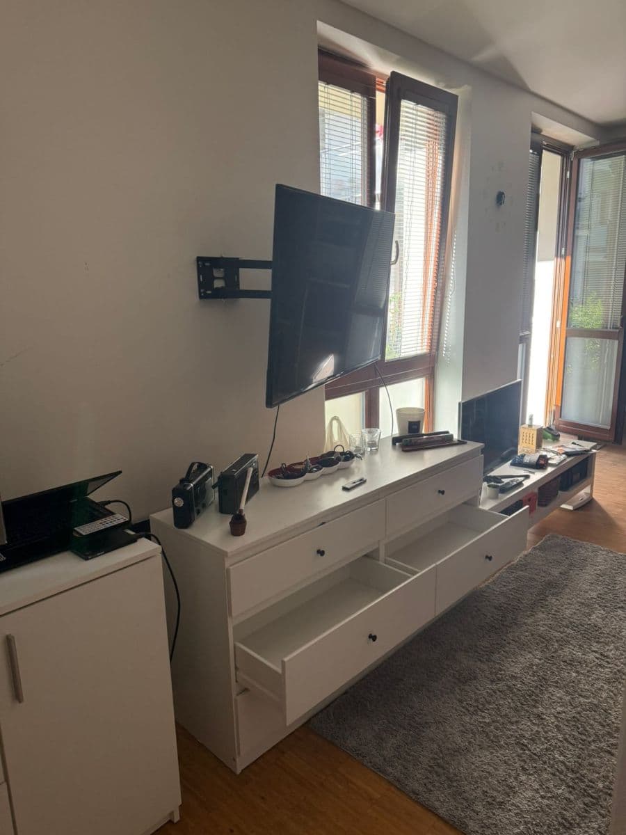 Prenájom bytu 1-izbový 48 m², Husitská, Praha, Praha Prenájom bytu 1-izbový 48 m², Husitská, Praha, Praha