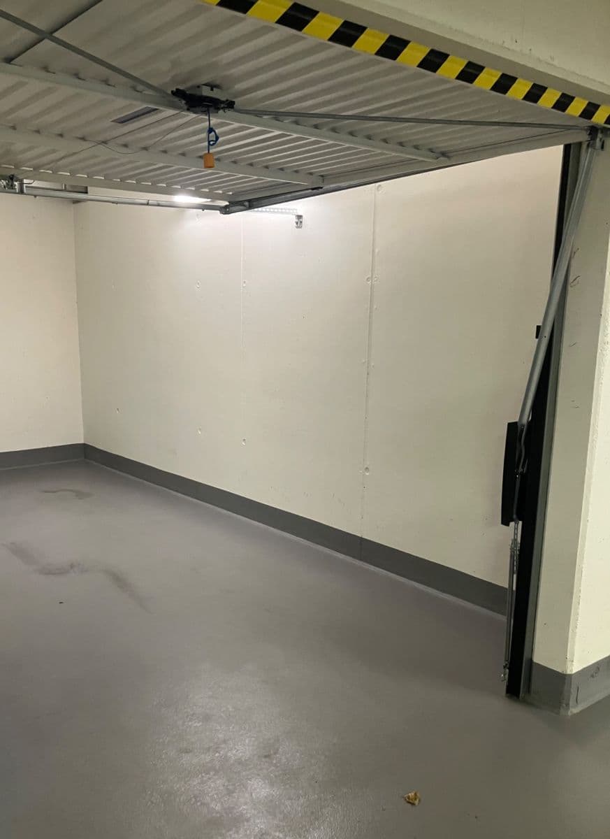 Prenájom garáže 17 m², Bassova, Praha, Praha Prenájom garáže 17 m², Bassova, Praha, Praha