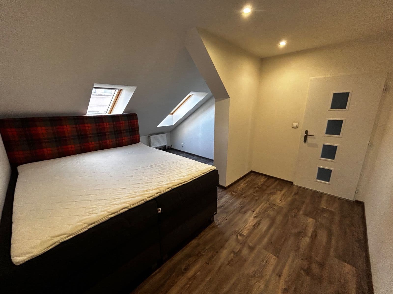 Prenájom bytu 3-izbový 85 m², Thámova, Teplice, Ústecký kraj Prenájom bytu 3-izbový 85 m², Thámova, Teplice, Ústecký kraj