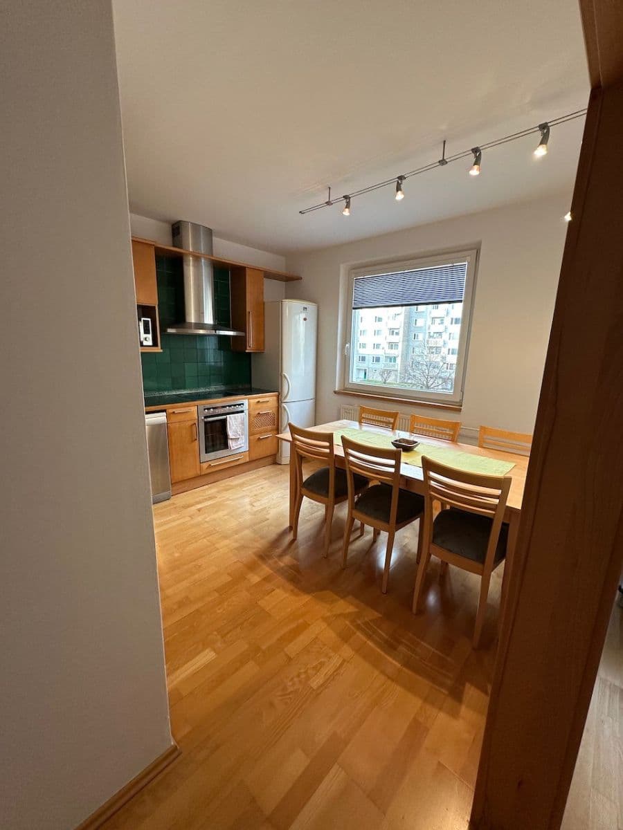 Prenájom bytu 5-izbový 120 m², Zbudovská, Praha, Praha Prenájom bytu 5-izbový 120 m², Zbudovská, Praha, Praha