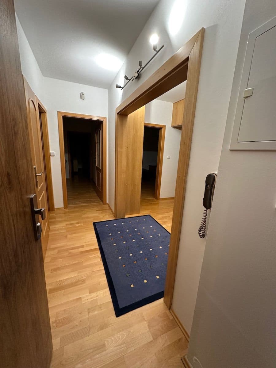 Prenájom bytu 5-izbový 120 m², Zbudovská, Praha, Praha Prenájom bytu 5-izbový 120 m², Zbudovská, Praha, Praha