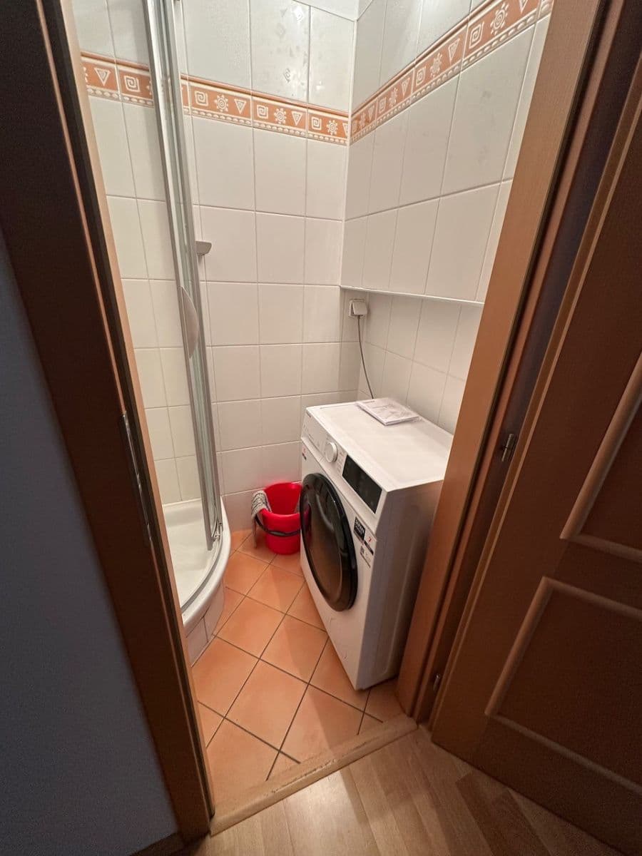 Prenájom bytu 5-izbový 120 m², Zbudovská, Praha, Praha Prenájom bytu 5-izbový 120 m², Zbudovská, Praha, Praha