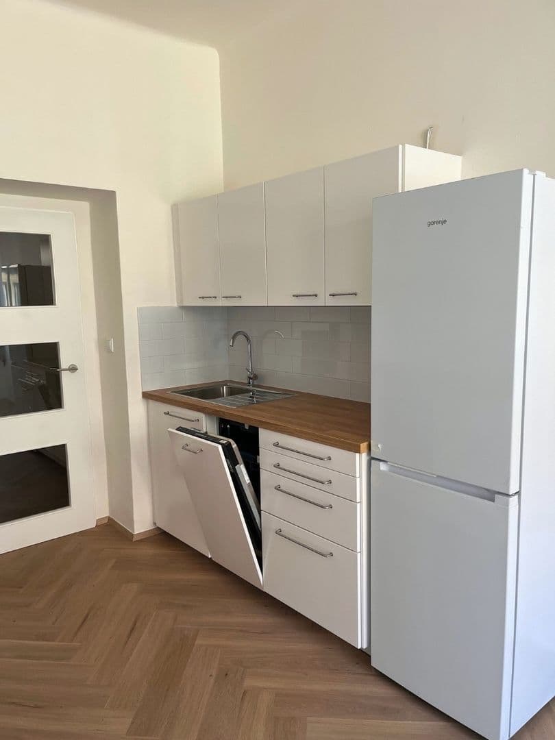 Prenájom bytu 2-izbový 41 m², Černokostelecká, Praha, Praha Prenájom bytu 2-izbový 41 m², Černokostelecká, Praha, Praha