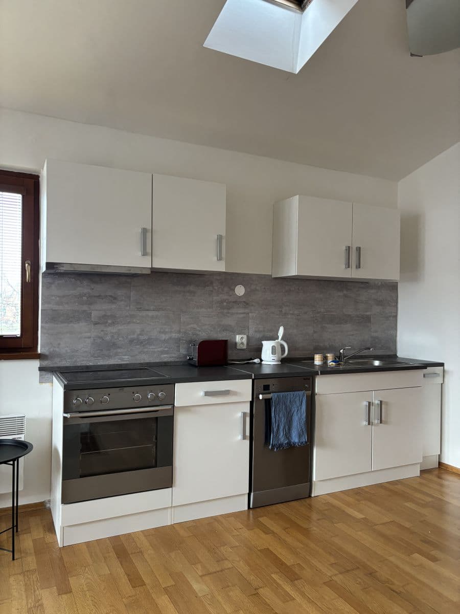 Prenájom bytu 82 m², K Holyni, Praha, Praha Prenájom bytu 82 m², K Holyni, Praha, Praha