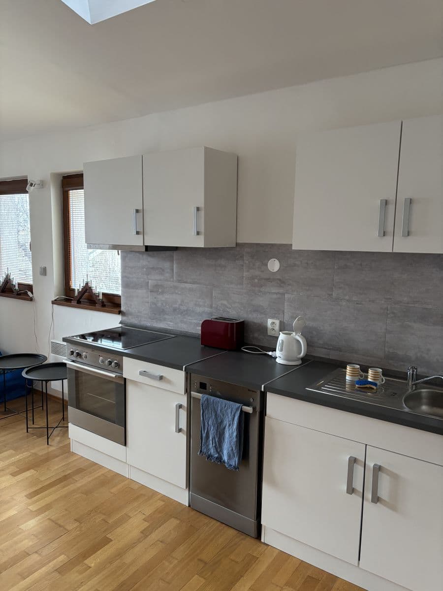Prenájom bytu 82 m², K Holyni, Praha, Praha Prenájom bytu 82 m², K Holyni, Praha, Praha