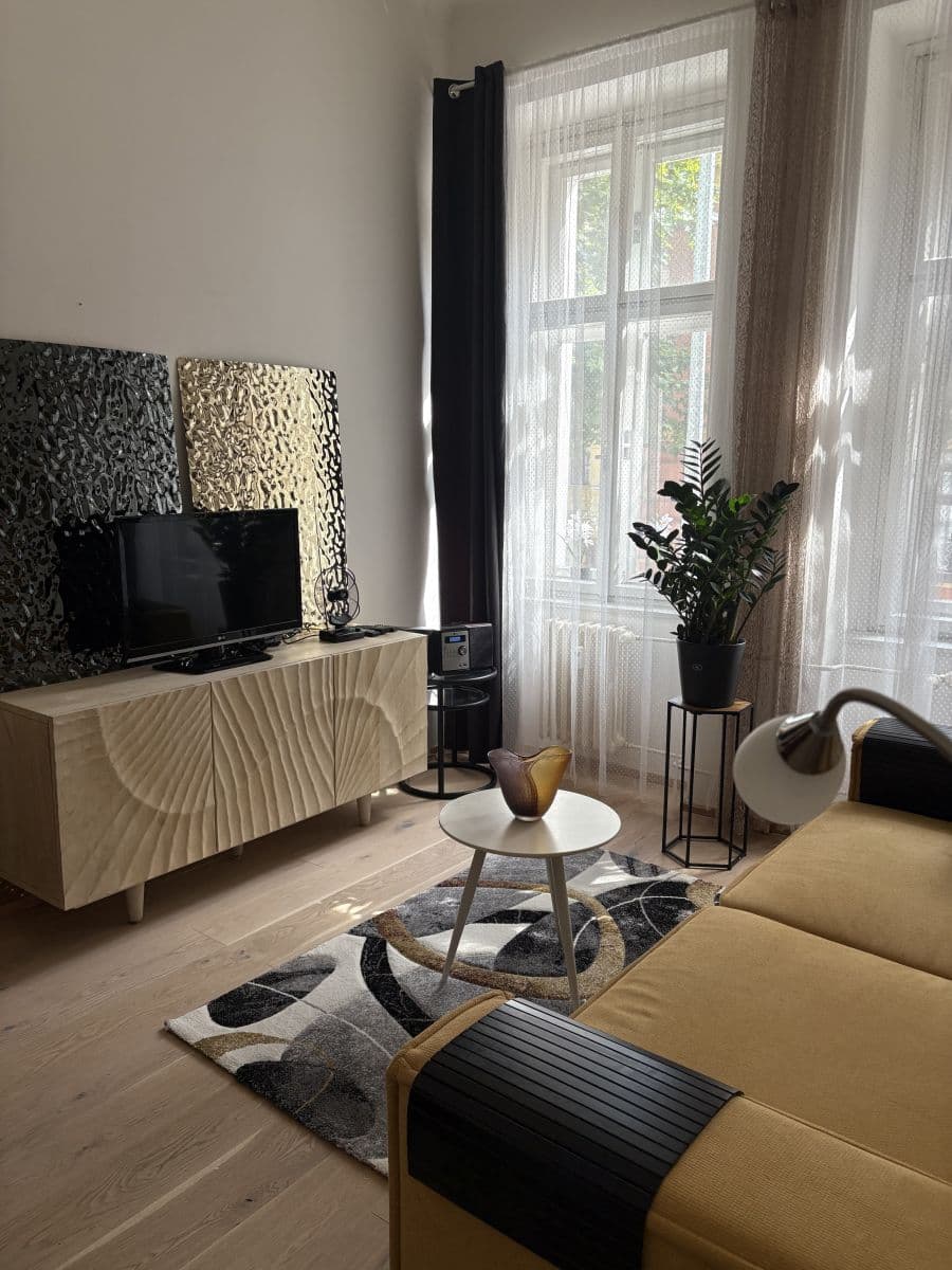 Prenájom bytu 45 m², Šafaříkova, Praha, Praha Prenájom bytu 45 m², Šafaříkova, Praha, Praha