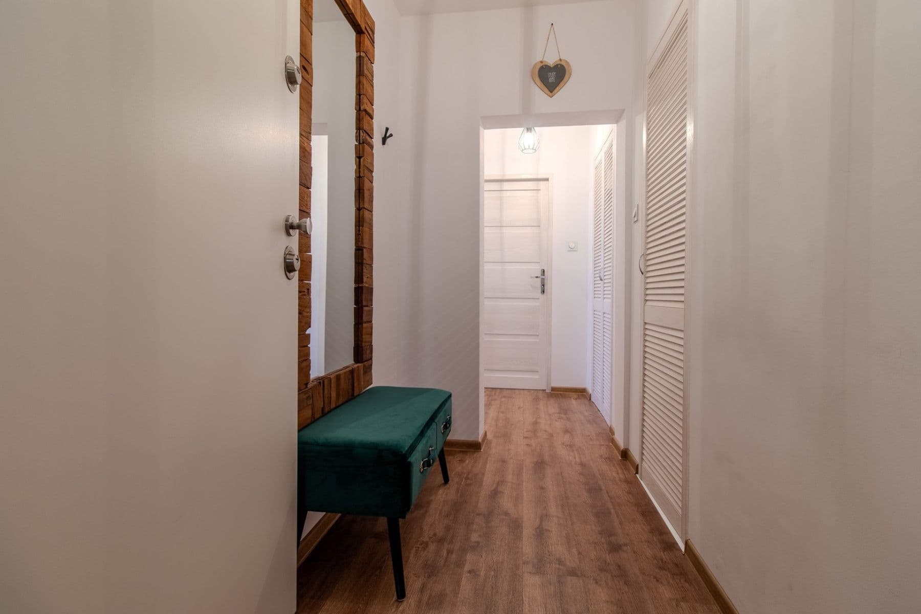 Prenájom bytu 2-izbový 55 m², Jablonecká, Praha, Praha Prenájom bytu 2-izbový 55 m², Jablonecká, Praha, Praha