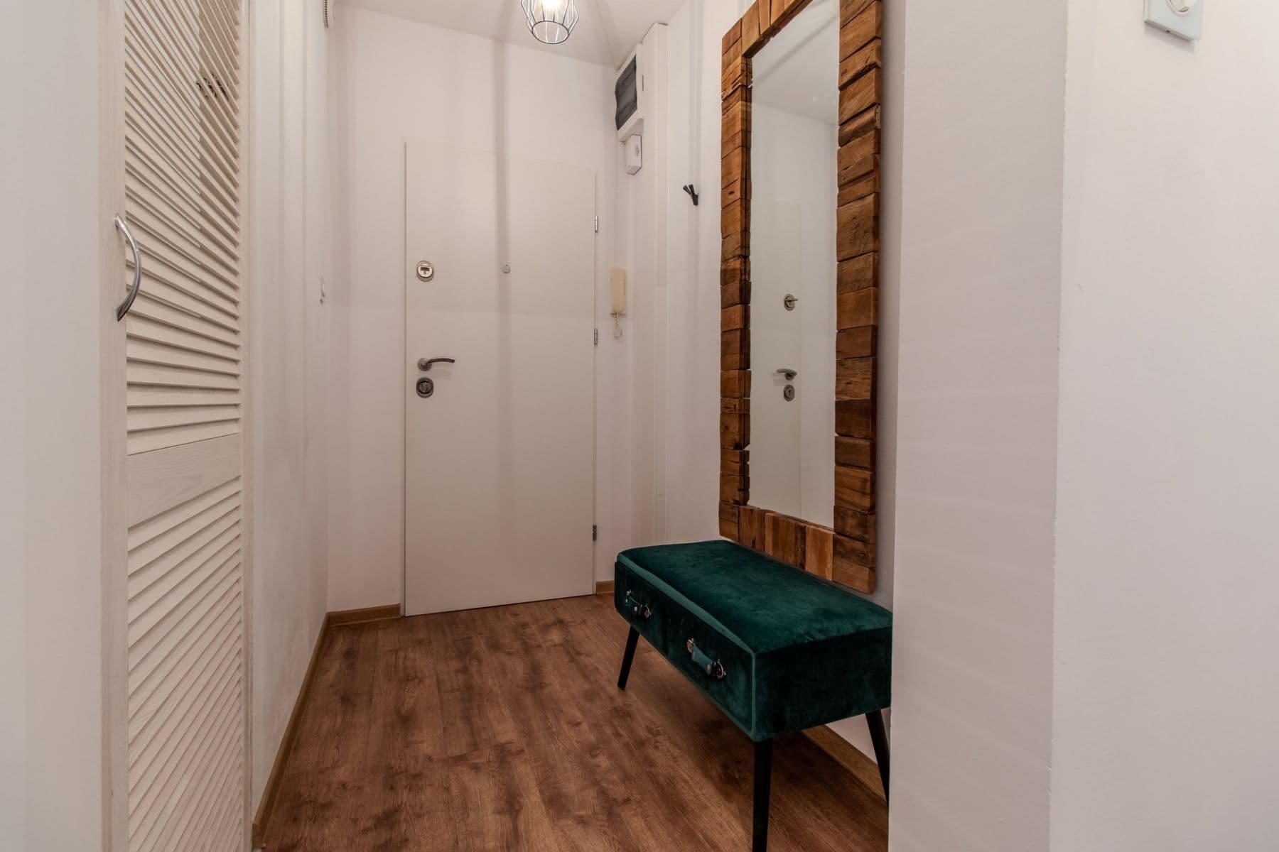 Prenájom bytu 2-izbový 55 m², Jablonecká, Praha, Praha Prenájom bytu 2-izbový 55 m², Jablonecká, Praha, Praha