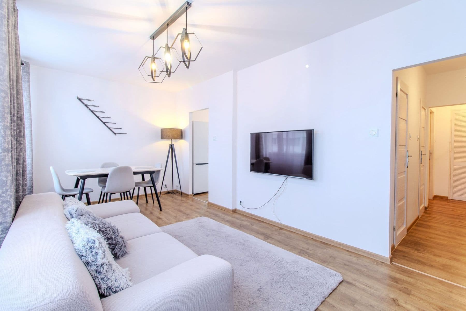 Prenájom bytu 2-izbový 55 m², Jablonecká, Praha, Praha Prenájom bytu 2-izbový 55 m², Jablonecká, Praha, Praha