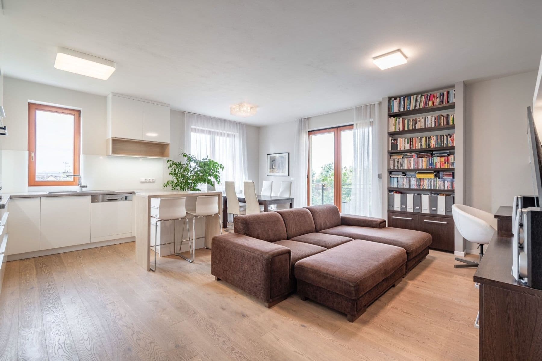 Prenájom bytu 3-izbový 86 m², Prorektorská, Praha, Praha Prenájom bytu 3-izbový 86 m², Prorektorská, Praha, Praha