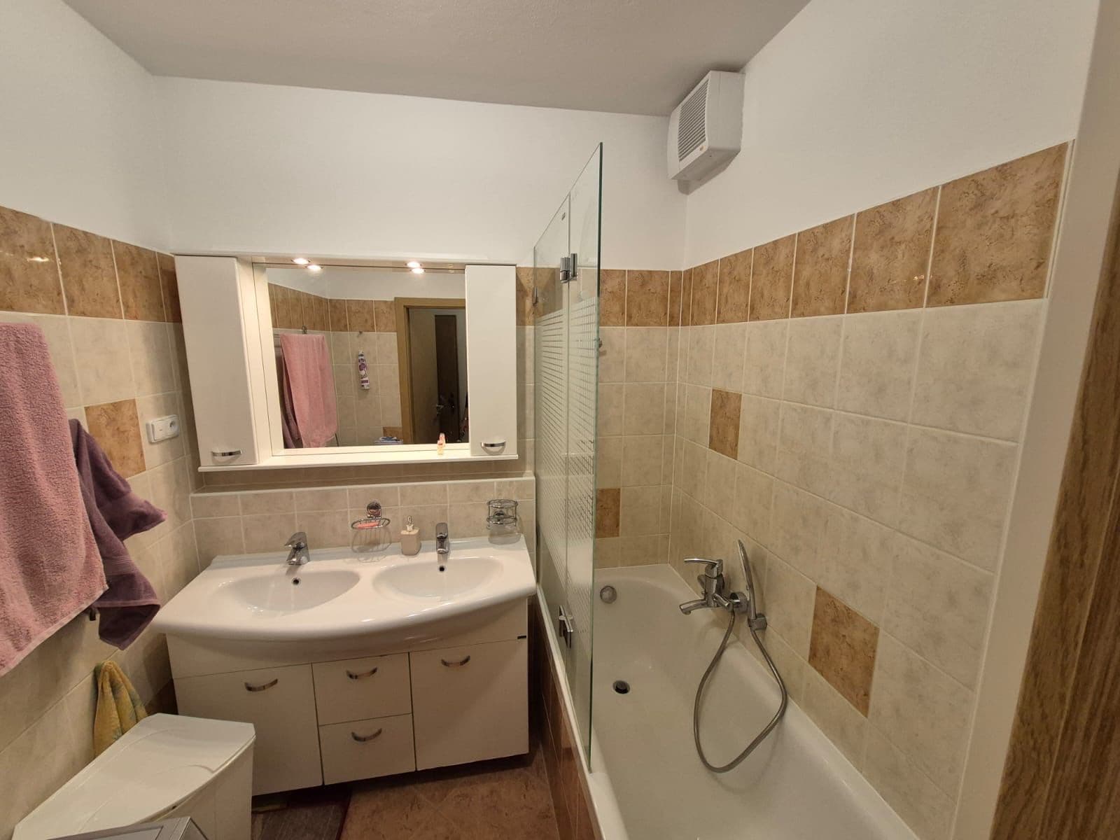 Prenájom bytu 4-izbový 118 m², Dusíkova, Brno, Jihomoravský kraj Prenájom bytu 4-izbový 118 m², Dusíkova, Brno, Jihomoravský kraj