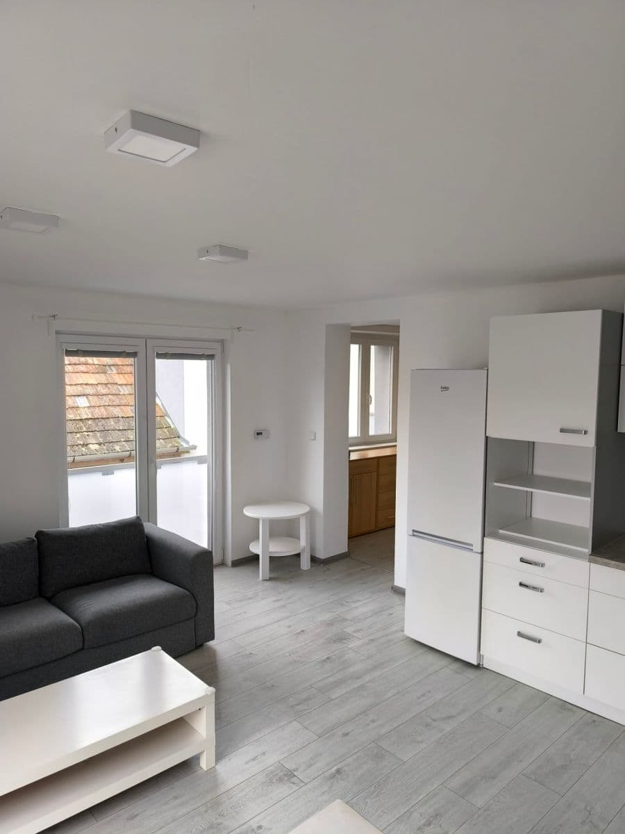 Prenájom bytu 2-izbový 54 m², Nádražní, Mutěnice, Jihomoravský kraj Prenájom bytu 2-izbový 54 m², Nádražní, Mutěnice, Jihomoravský kraj