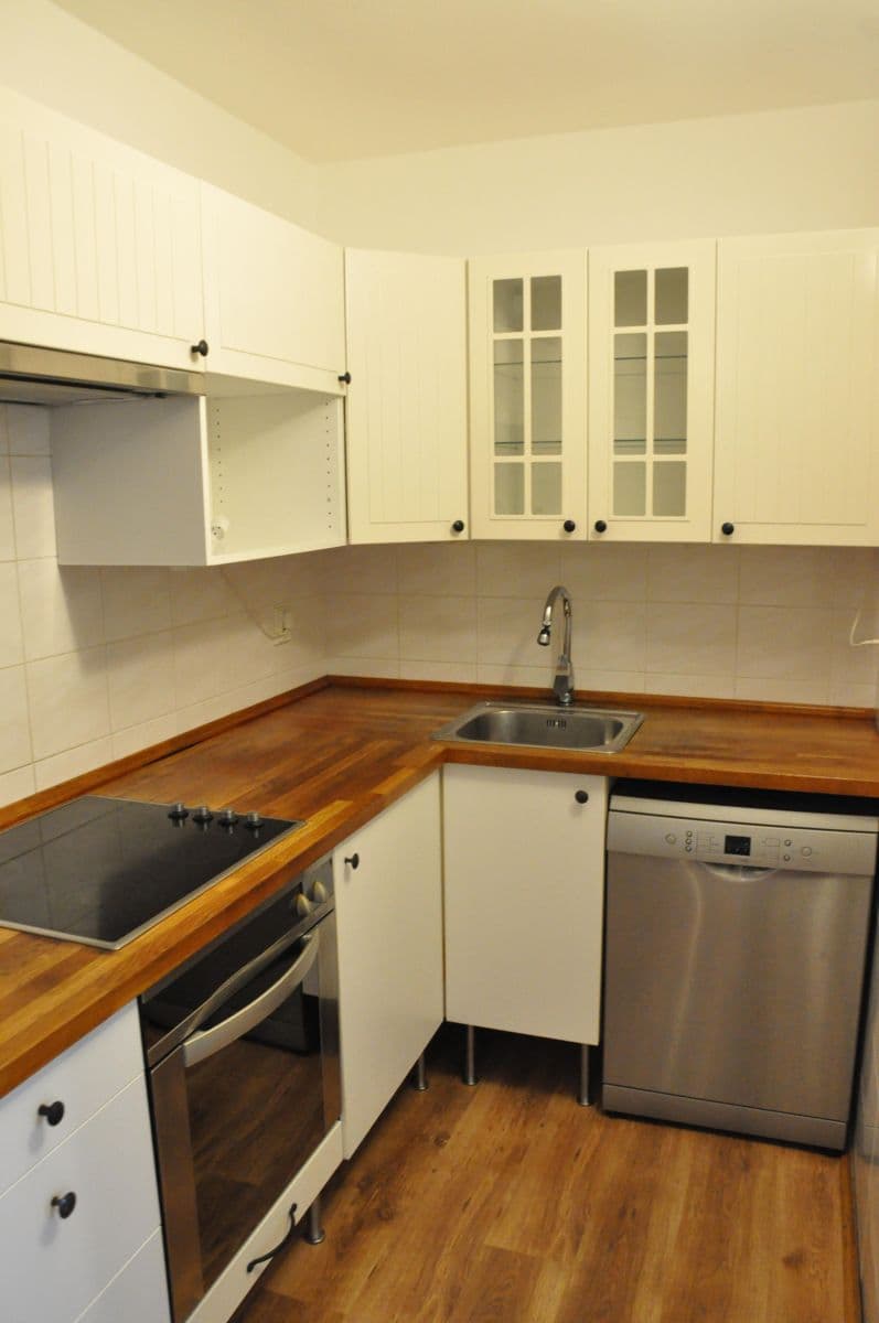 Prenájom bytu 4-izbový 74 m², Vavřenova, Praha, Praha Prenájom bytu 4-izbový 74 m², Vavřenova, Praha, Praha