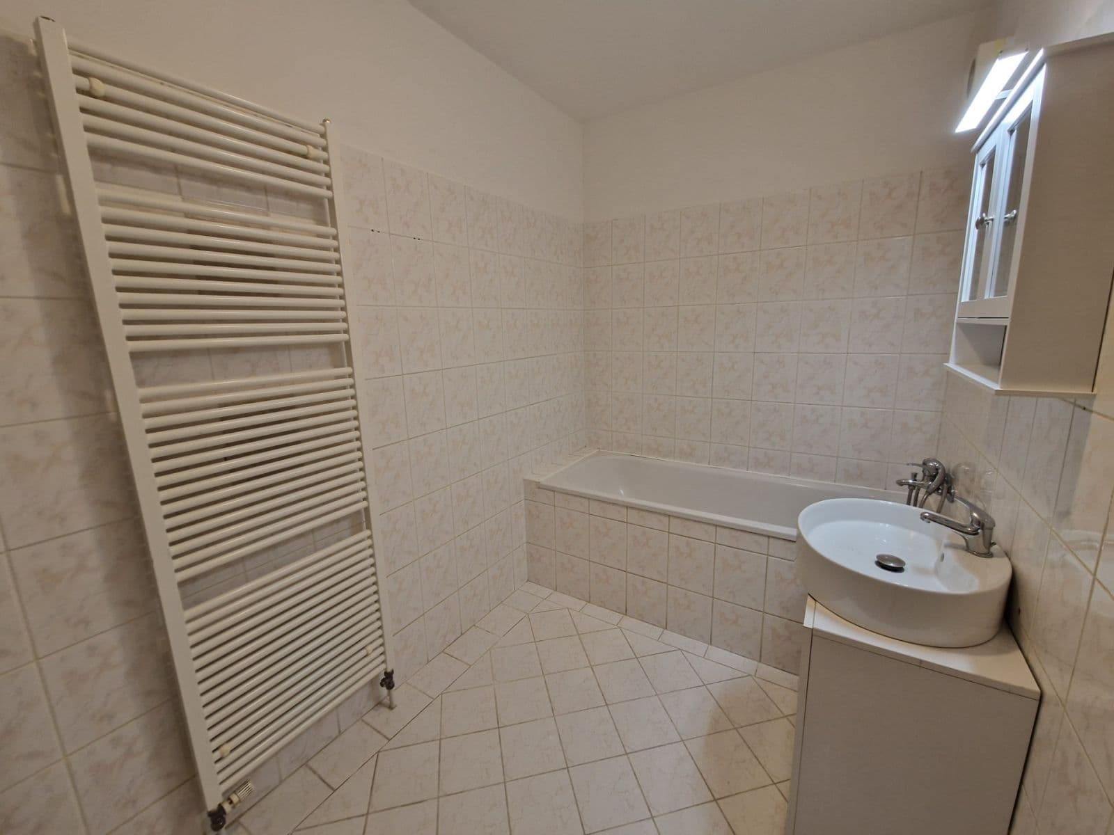 Prenájom bytu 2-izbový 64 m², Stradovská, Chlumec, Ústecký kraj Prenájom bytu 2-izbový 64 m², Stradovská, Chlumec, Ústecký kraj