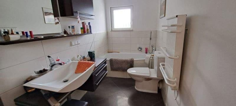 Prenájom bytu 4-izbový 128 m², Karlsruhe, Bádensko-Wurttembersko Prenájom bytu 4-izbový 128 m², Karlsruhe, Bádensko-Wurttembersko