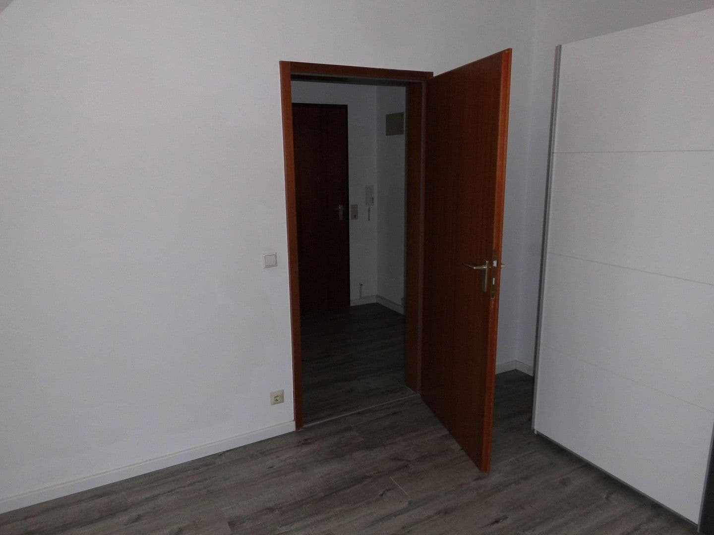 Prenájom bytu 2-izbový 50 m², Stuttgart, Bádensko-Wurttembersko Prenájom bytu 2-izbový 50 m², Stuttgart, Bádensko-Wurttembersko