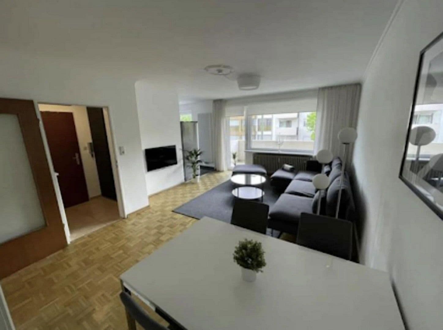 Prenájom bytu 2-izbový 57 m², München, Bavorsko Prenájom bytu 2-izbový 57 m², München, Bavorsko