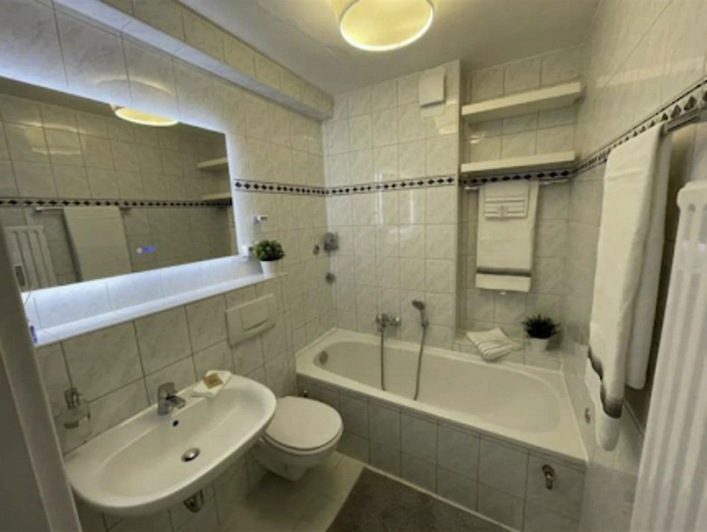 Prenájom bytu 2-izbový 57 m², München, Bavorsko Prenájom bytu 2-izbový 57 m², München, Bavorsko