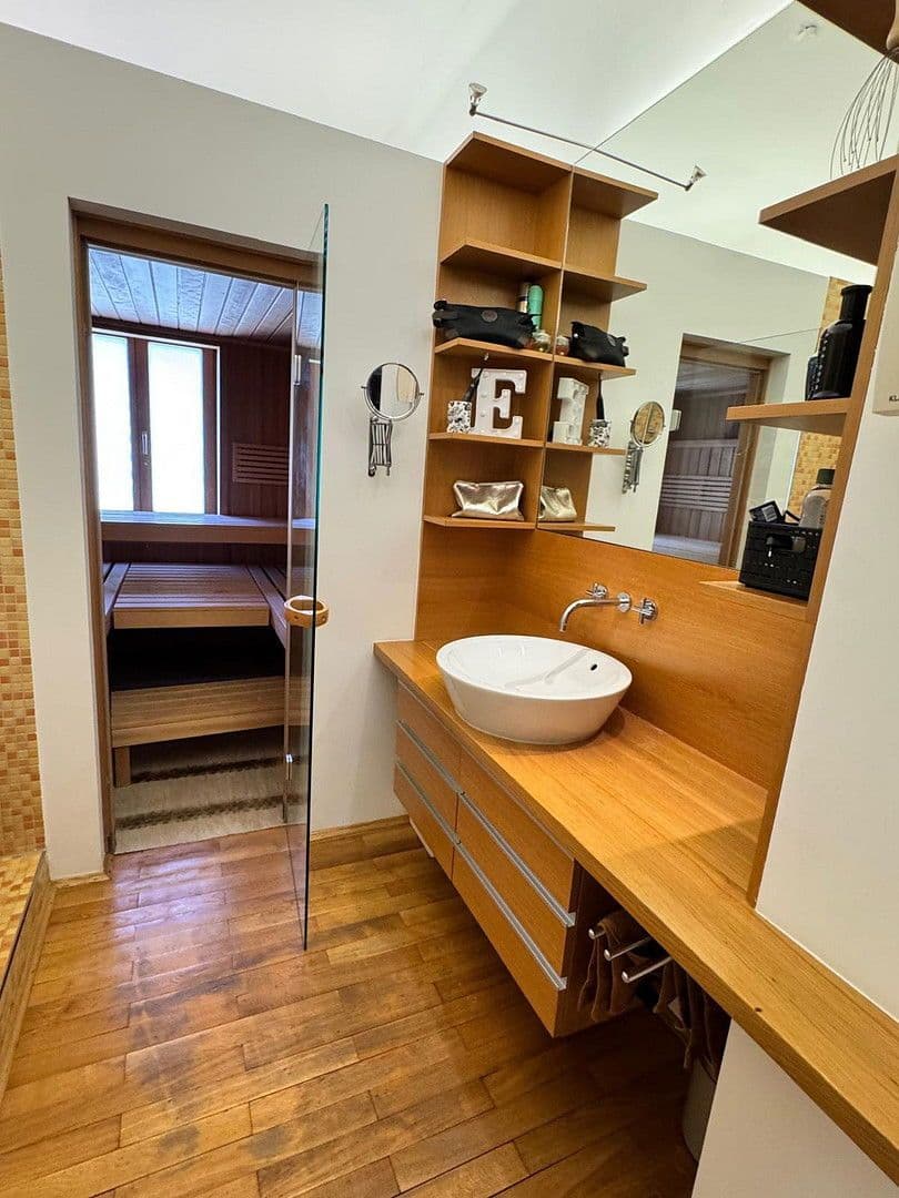 Prenájom bytu 6-izbový 254 m², Nürnberg, Bavorsko Prenájom bytu 6-izbový 254 m², Nürnberg, Bavorsko