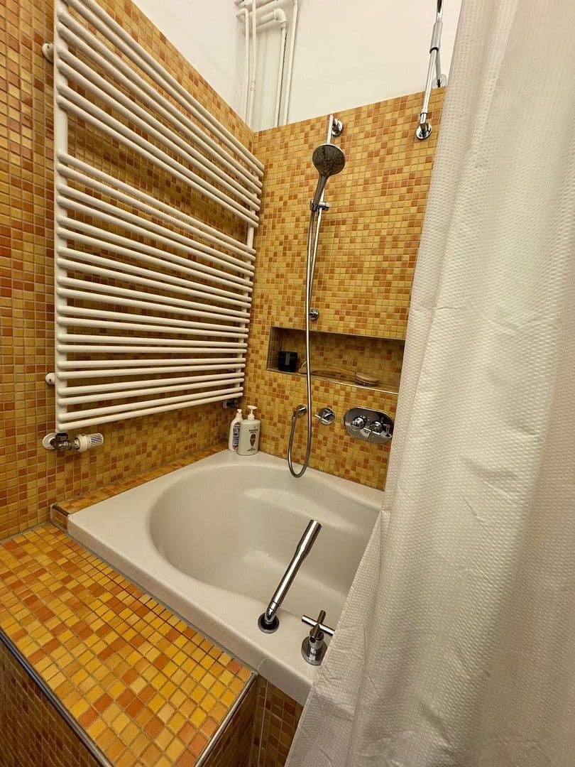 Prenájom bytu 6-izbový 254 m², Nürnberg, Bavorsko Prenájom bytu 6-izbový 254 m², Nürnberg, Bavorsko